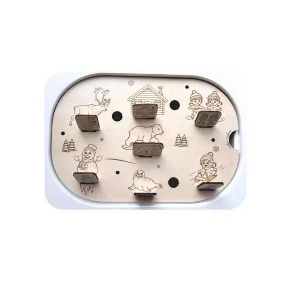 Insert sensoriel en bois thème hiver avec bâtonnets en bois à manipuler pour développer la motricité fine