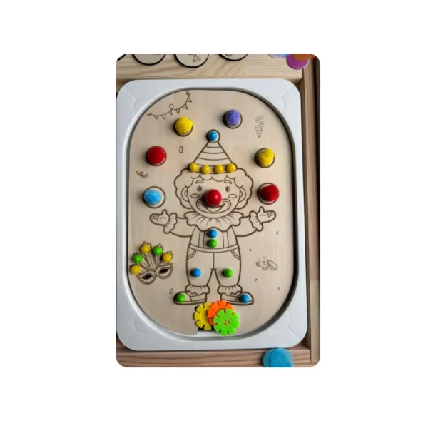 insert sensoriel en bois - clown carnaval décoré