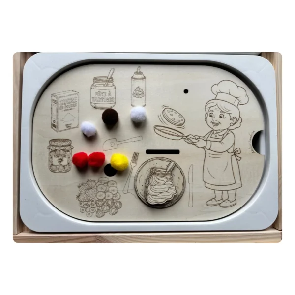 Insert sensoriel en bois cuisine gravé avec ingrédients et ustensiles, jeu de motricité fine autour de la préparation des crêpes, création artisanale Atelier Sandrien , jeu de motricité fine autour de la préparation des crêpes