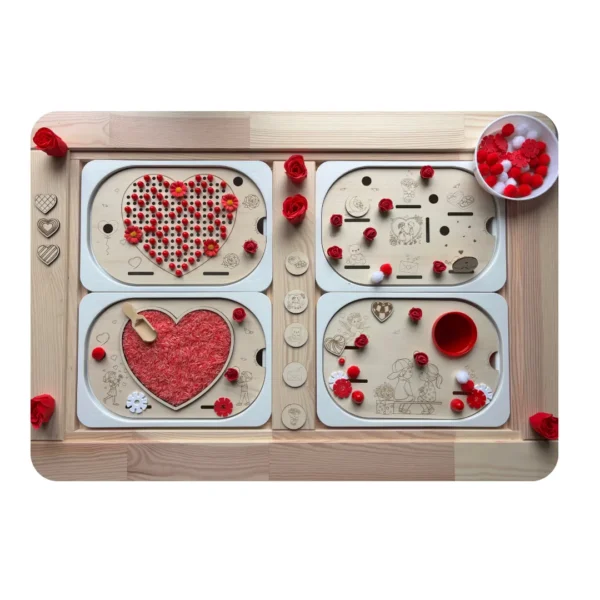 Différents inserts sensoriels en bois Saint Valentin avec accessoires rouges et blancs