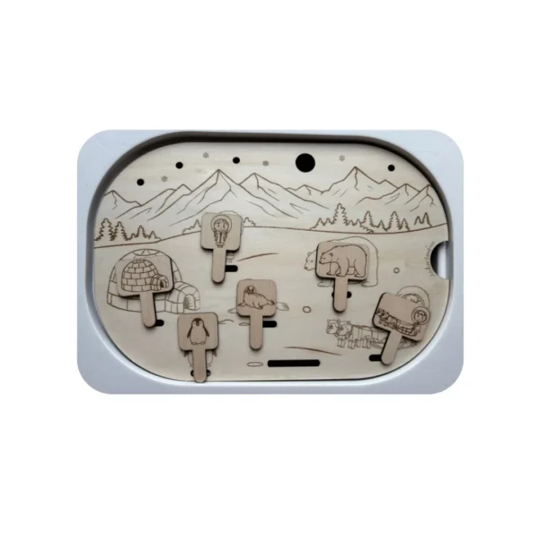 Insert sensoriel en bois thème hiver avec paysage enneigé et bâtonnets en bois pour motricité fine