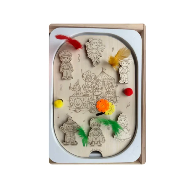 Insert sensoriel en bois - Personnages déguisés carnaval - décoré