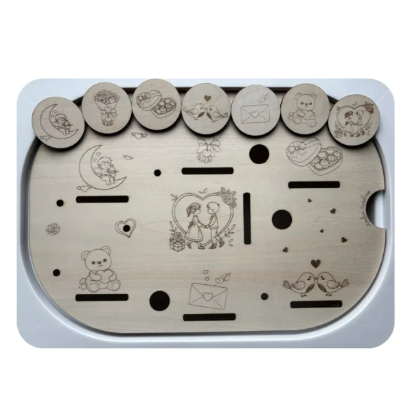 Insert sensoriel en bois - Scène de Saint Valentin avec ses jetons - association visuelle