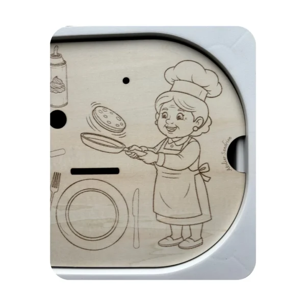 Détail insert sensoriel en bois cuisson crêpe personnage qui fait sauter une crêpe