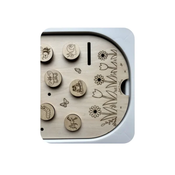 Insert sensoriel à scratch en bois – Animaux du jardin