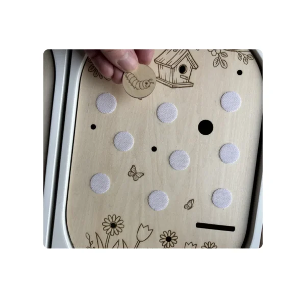 Insert sensoriel en bois – La mare aux canards avec jetons scratch