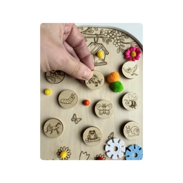 Insert sensoriel à scratch en bois – Animaux du jardin