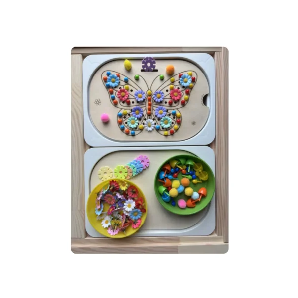 Insert sensoriel en bois – Papillon à trous