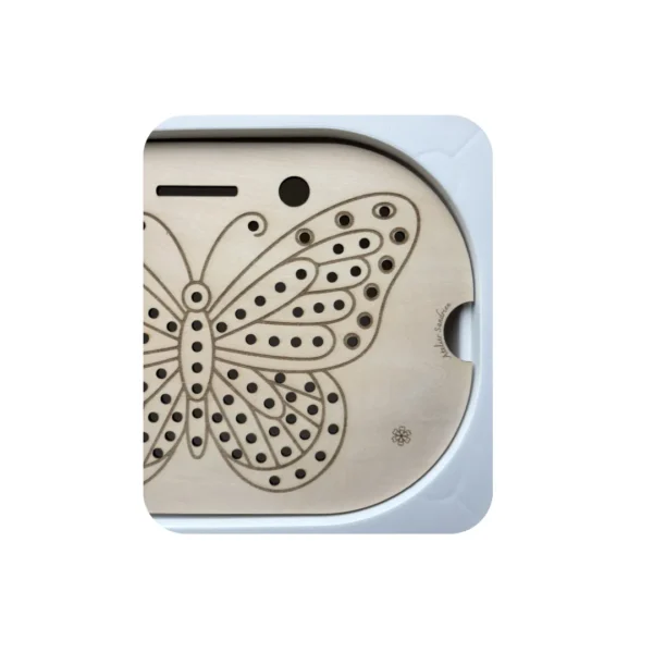 Insert sensoriel en bois – Papillon à trous
