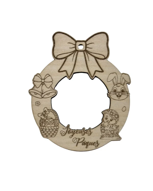 Cadre photo rond de Pâques en bois gravé avec lapins et décor festif, idéal pour mettre une photo souvenir.