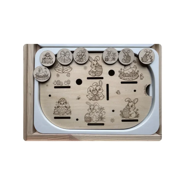 Insert sensoriel en bois thème Pâques avec lapins gravés et jetons illustrés pour activité de tri et motricité fine enfant