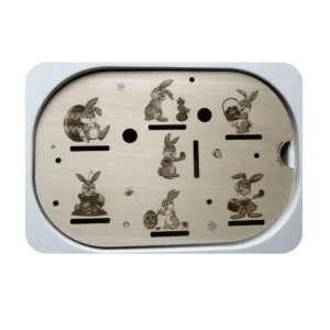 Insert sensoriel en bois sur le thème de Pâques avec lapins gravés, support pour activités de motricité fine et bacs sensoriels enfants.