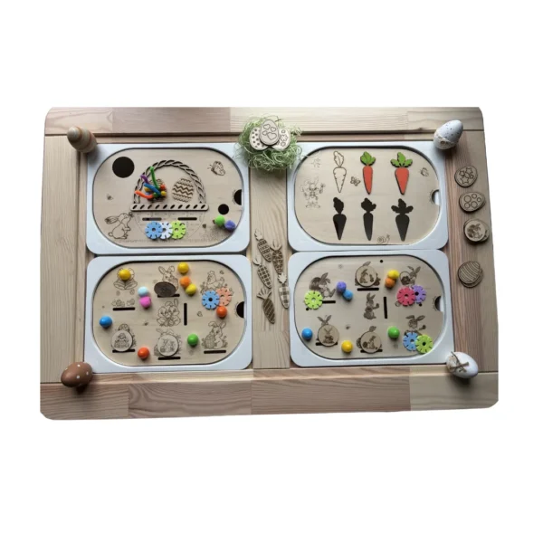 Lot de quatre inserts sensoriels en bois sur le thème de Pâques avec lapins, œufs et carottes pour activités de motricité fine et bacs sensoriels