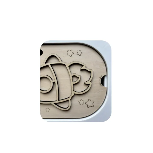 Insert sensoriel en bois -Fusée à remplir détail derrière sur la flamme