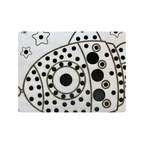 Insert sensoriel en bois -Zoom Fusée à trous devant