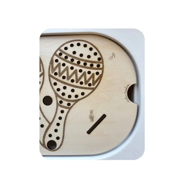 Insert sensoriel en bois - détail les maracas