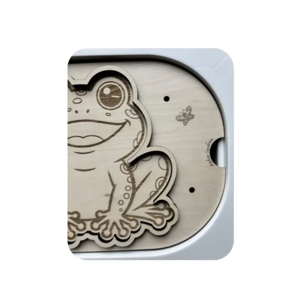 Insert sensoriel en bois - la grenouille à remplir zoom