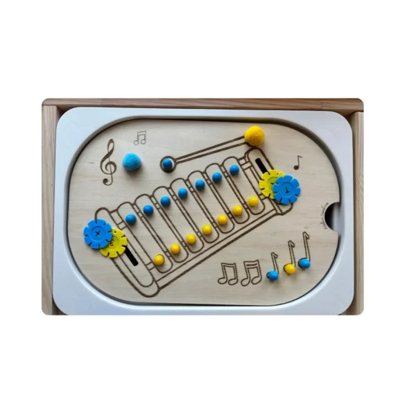 Insert sensoriel en bois - le xylophone avec accessoires