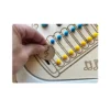Insert sensoriel en bois - le xylophone avec jeton bois en main