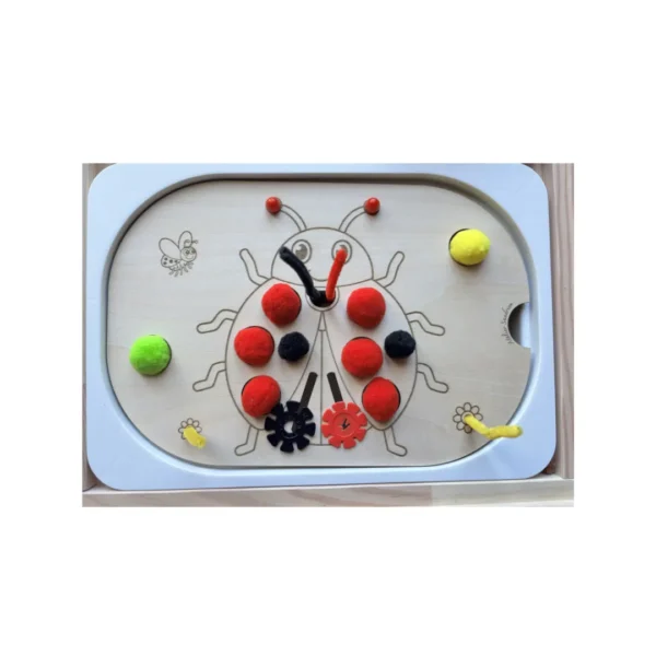 Insert sensoriel en bois coccinelle avec pompons pour activité de tri et motricité fine enfant