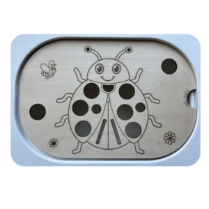 Insert sensoriel en bois coccinelle avec trous pour activité de comptage et motricité fine enfant