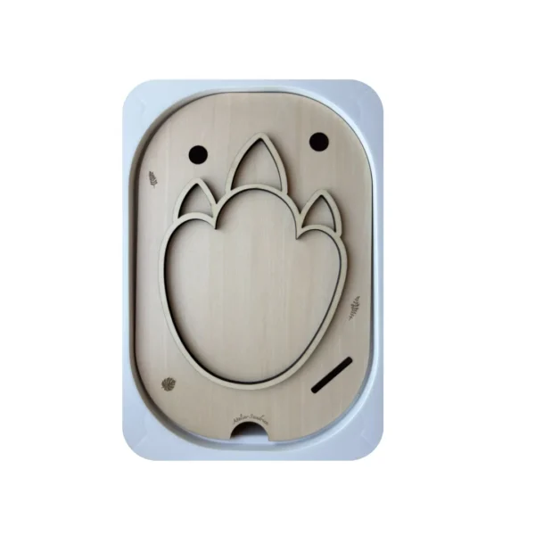 Insert sensoriel en bois en forme d’empreinte de dinosaure avec cavité centrale et trous de manipulation