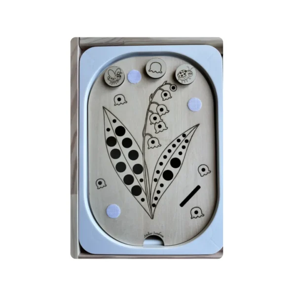 insert sensoriel en bois - brin de muguet avec ses jetons posés sur l'insert