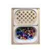 Insert sensoriel en bois gros trous pompons - bac rempli de pompons colorés dès 12 mois