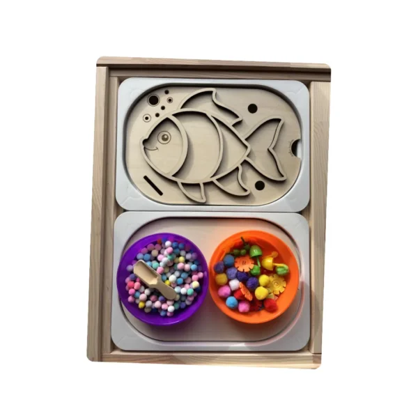 Insert sensoriel en bois - poisson à remplir avec pompons, riz pour développer la motricité fine chez l'enfant avec bols accessoires