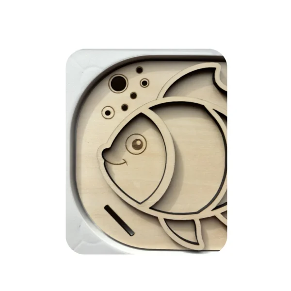 Insert sensoriel en bois - zoom tête poisson à remplir avec pompons, riz pour développer la motricité fine chez l'enfant