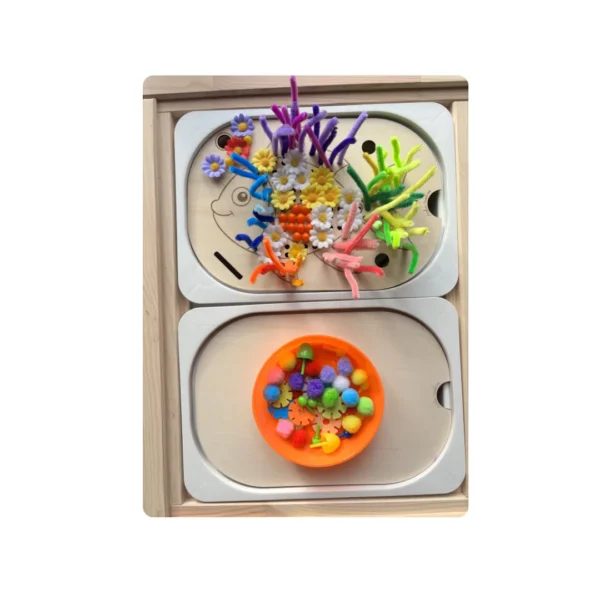 insert sensoriel en bois - poisson rempli de fleurs et chenilles et son bol d'accessoires