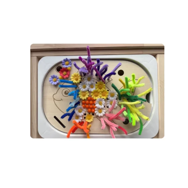 insert sensoriel en bois - poisson rempli de fleurs et chenilles