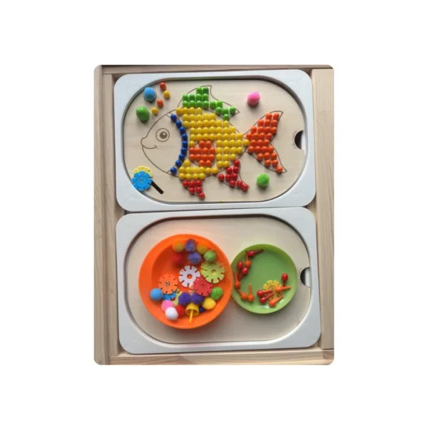 insert sensoriel en bois - poisson rempli de picots et bols accessoires