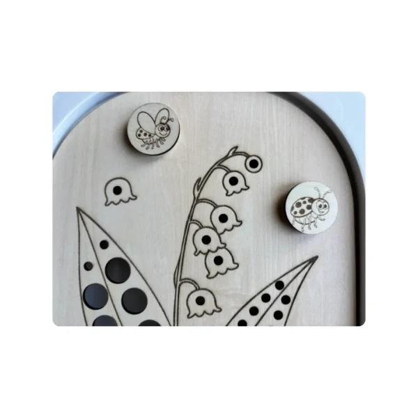 Insert sensoriel en bois zoom muguet et insectes – Atelier Sandrien