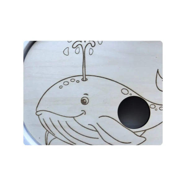 insert sensoriel en bois- la baleine avec un trou pour balle zoom